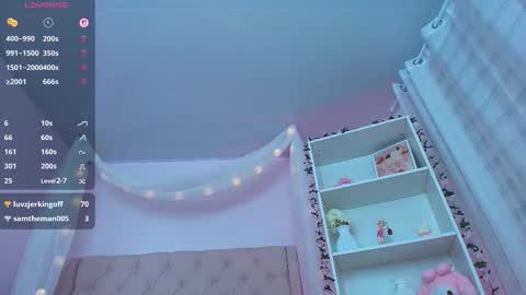 Snapshot of ely_cherry18 chatting on 10/18/25, 12:24 Ely online show from 10/18/25, 12:24