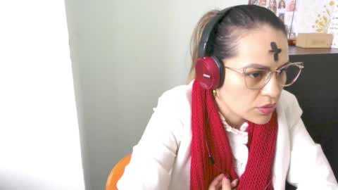 elyra_fox online show from 02/18/26, 03:41