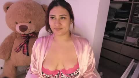 Snapshot of elyross_ chatting on 04/29/26, 10:49 Ross online show from 04/29/26, 10:49