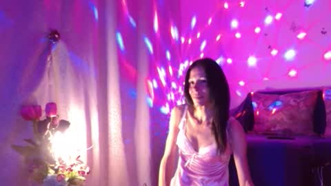 Elisa online show from 09/24/25, 07:39