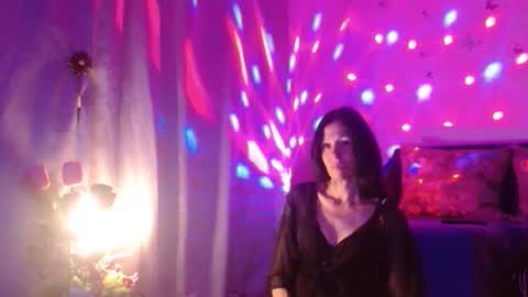 Elisa online show from 10/04/25, 06:28