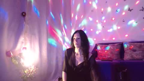 Elisa online show from 01/17/26, 06:33