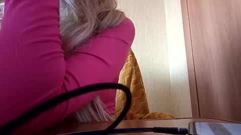 Snapshot of elza_com chatting on 09/19/25, 03:41 Elza Kom online show from 09/19/25, 03:41