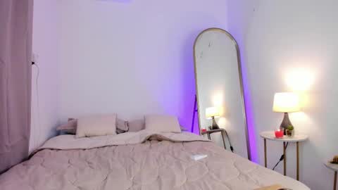 Snapshot of elza_fuentes01 chatting on 10/16/25, 07:48 Michelle online show from 10/16/25, 07:48