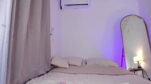 Snapshot of elza_fuentes01 chatting on 10/30/25, 08:09 Michelle online show from 10/30/25, 08:09