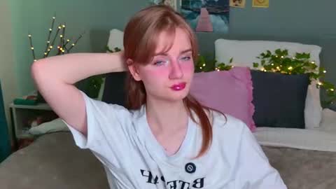 Snapshot of elza_hofffman chatting on 06/15/26, 05:26 Chloyka online show from 06/15/26, 05:26