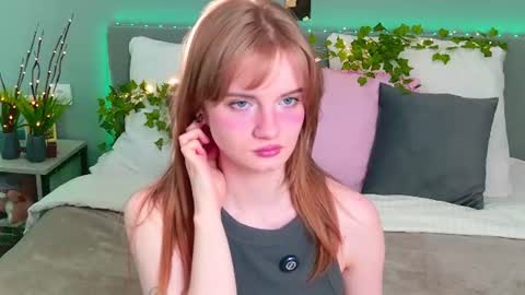 Snapshot of elza_hofffman chatting on 06/19/26, 05:06 Chloyka online show from 06/19/26, 05:06