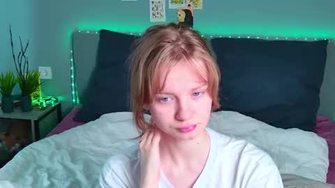 Snapshot of elza_hofffman chatting on 06/29/26, 06:30 Chloyka online show from 06/29/26, 06:30