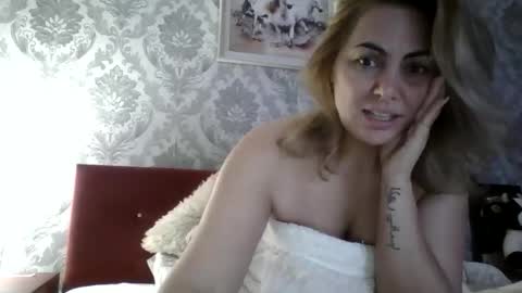 Snapshot of em_roqueen chatting on 04/25/26, 12:46 Em online show from 04/25/26, 12:46