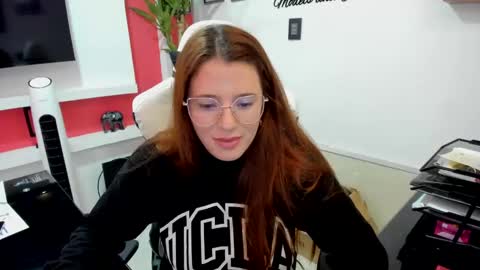 Snapshot of ema_04 chatting on 02/15/25, 08:33 Estefany Martinez Acua INSTAGRAM ema 04oficial online show from 02/15/25, 08:33