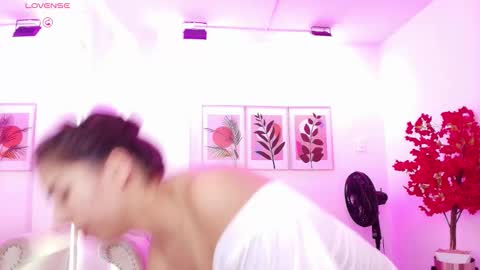 Ema louisx  online show from 03/20/26, 12:10