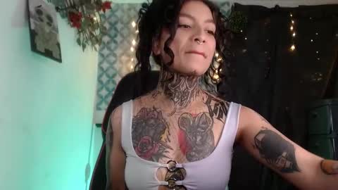 Snapshot of ema_ploxx chatting on 09/25/25, 02:48 ema_ploxx online show from 09/25/25, 02:48