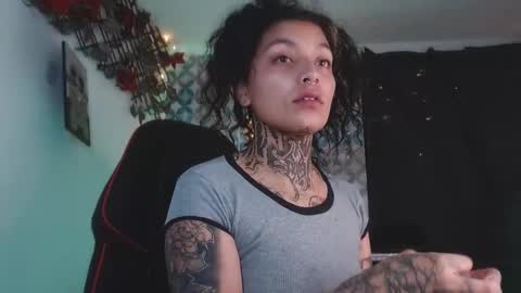 Snapshot of ema_ploxx chatting on 10/26/25, 05:35 ema_ploxx online show from 10/26/25, 05:35