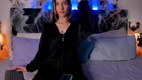 Ema online show from 10/20/25, 08:53