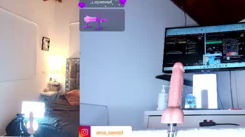 Snapshot of ema_saenz_ chatting on 06/23/26, 04:10 Sofia online show from 06/23/26, 04:10