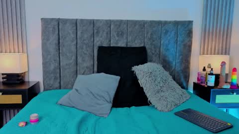 Ema online show from 10/21/25, 12:11