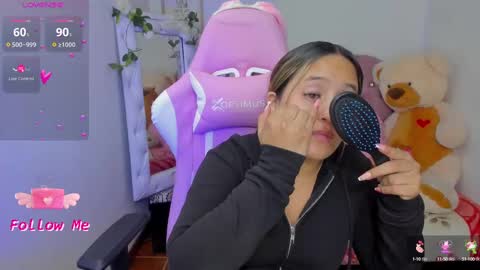 Snapshot of ema_tayy chatting on 03/11/25, 10:40 Ema online show from 03/11/25, 10:40