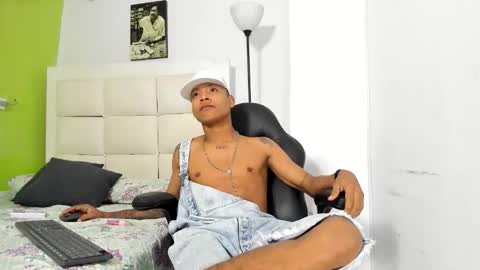 Snapshot of emanuel_23cm_ chatting on 02/25/26, 02:10 EMANUEL online show from 02/25/26, 02:10