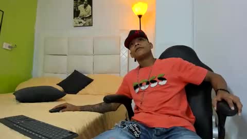 Snapshot of emanuel_23cm_ chatting on 03/01/26, 01:40 EMANUEL online show from 03/01/26, 01:40