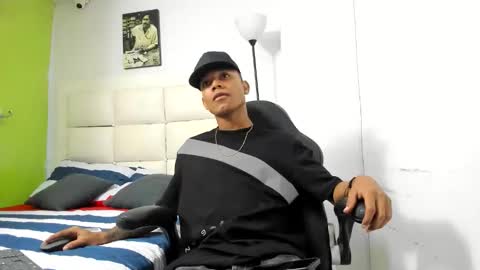 Snapshot of emanuel_23cm_ chatting on 03/03/26, 02:39 EMANUEL online show from 03/03/26, 02:39