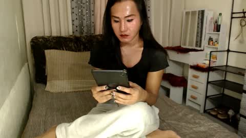 Snapshot of emarie91 chatting on 02/21/25, 02:27 Trans cummer online show from 02/21/25, 02:27