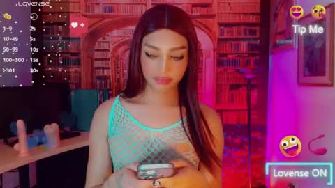 Snapshot of emeli_roushot chatting on 05/22/26, 11:27 Emeli online show from 05/22/26, 11:27