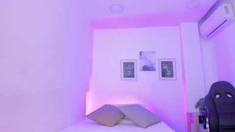 emelie_89 online show from 01/14/25, 11:53