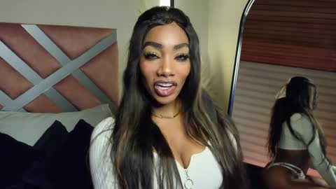 anyelii  online show from 02/08/25, 11:24