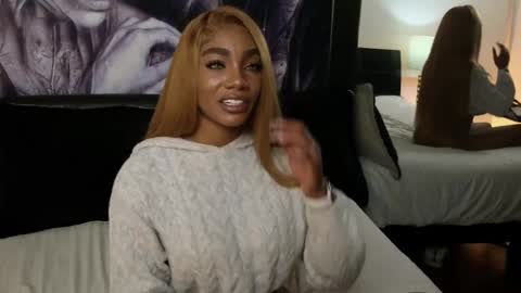 anyelii  online show from 11/22/25, 04:33