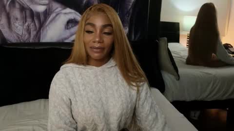 anyelii  online show from 12/17/25, 08:53