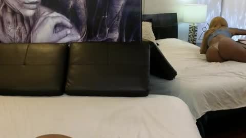 anyelii  online show from 12/18/25, 09:26