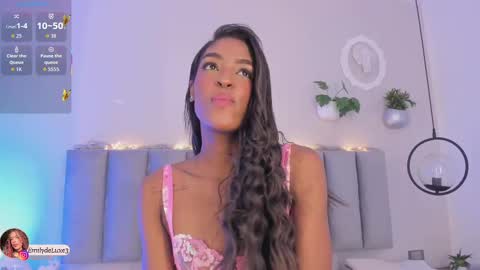 Snapshot of emely_deluxe chatting on 09/18/25, 11:34 Emely online show from 09/18/25, 11:34