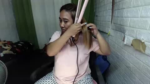 Snapshot of emely_slutxxx chatting on 03/11/25, 11:23 Emely online show from 03/11/25, 11:23