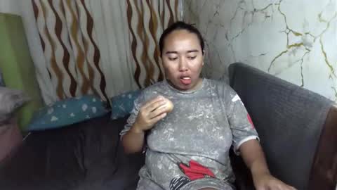 Snapshot of emely_slutxxx chatting on 11/12/25, 08:26 Emely online show from 11/12/25, 08:26