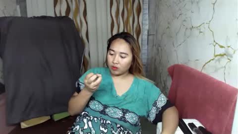 Snapshot of emely_slutxxx chatting on 12/03/25, 08:00 Emely online show from 12/03/25, 08:00