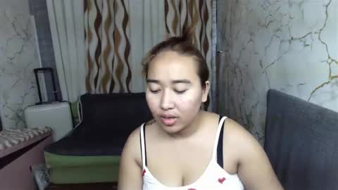 Snapshot of emely_slutxxx chatting on 12/17/25, 06:08 Emely online show from 12/17/25, 06:08