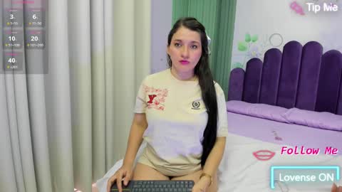 Snapshot of emelyross_ chatting on 02/22/25, 06:08 emely ross online show from 02/22/25, 06:08