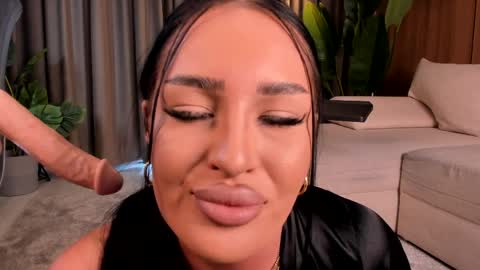 Snapshot of emeraldkat chatting on 03/31/26, 03:12 Emerald online show from 03/31/26, 03:12