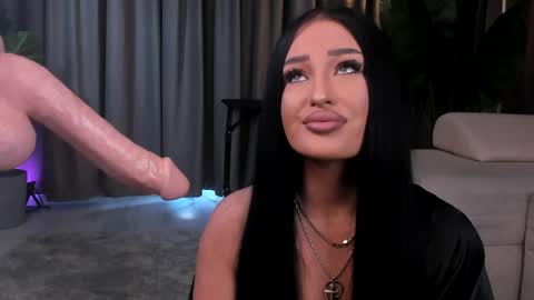 Snapshot of emeraldkat chatting on 04/06/26, 02:40 Emerald online show from 04/06/26, 02:40