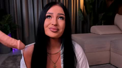 Snapshot of emeraldkat chatting on 04/10/26, 02:33 Emerald online show from 04/10/26, 02:33