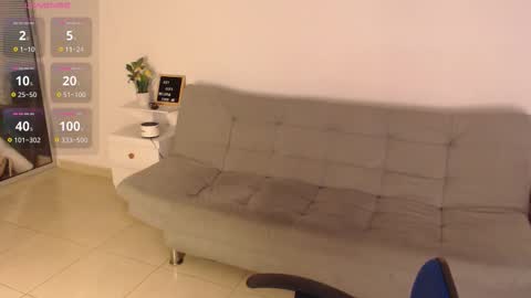 emi_carter online show from 11/18/25, 09:41