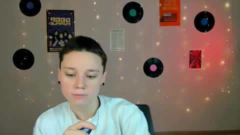 Snapshot of emi_fade chatting on 02/02/26, 09:30 emi_fade online show from 02/02/26, 09:30