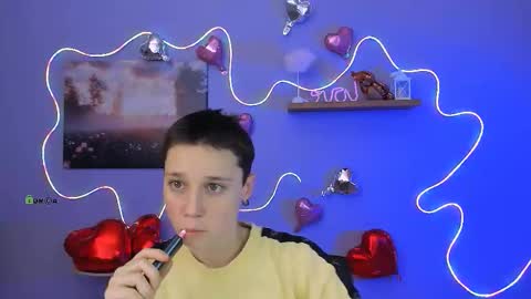 Snapshot of emi_fade chatting on 02/17/26, 09:06 emi_fade online show from 02/17/26, 09:06