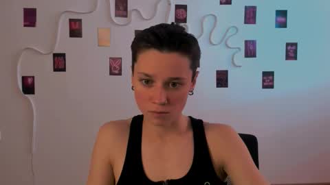 Snapshot of emi_fade chatting on 03/04/26, 10:10 emi_fade online show from 03/04/26, 10:10