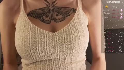 Snapshot of emi_mally chatting on 04/01/26, 06:27 Sofia online show from 04/01/26, 06:27