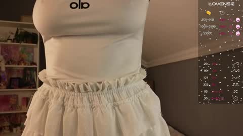 Snapshot of emi_mally chatting on 04/04/26, 06:16 Sofia online show from 04/04/26, 06:16