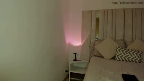 emi_royse online show from 12/17/24, 05:58