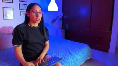 Snapshot of emi_sweet1 chatting on 02/26/26, 03:05 Emi online show from 02/26/26, 03:05