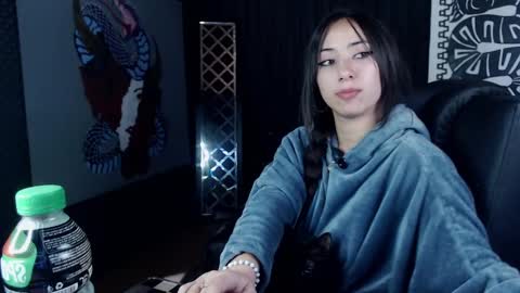 Snapshot of emiantonella_ chatting on 02/13/25, 04:11 Antonella online show from 02/13/25, 04:11