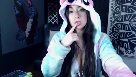 Snapshot of emiantonella_ chatting on 02/21/25, 09:00 Antonella online show from 02/21/25, 09:00